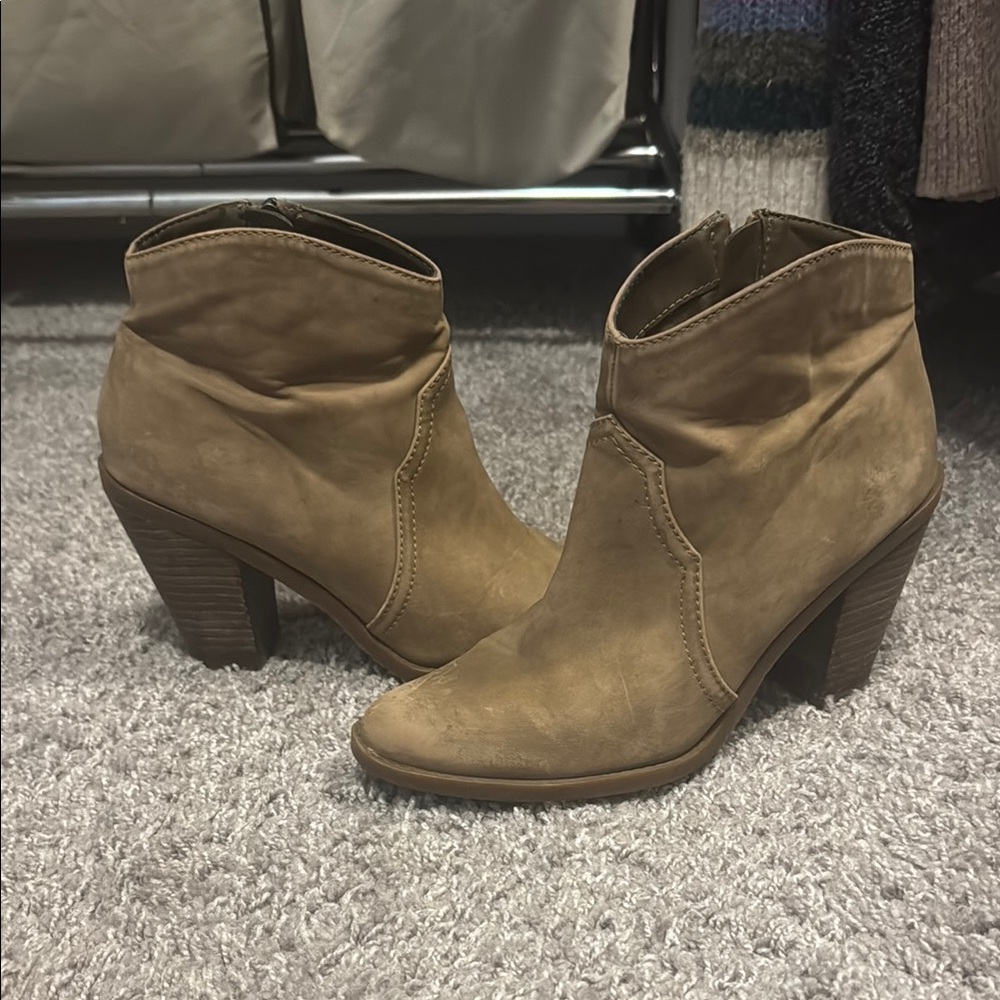 Dolce Vita Women's Tan Ankle Boots